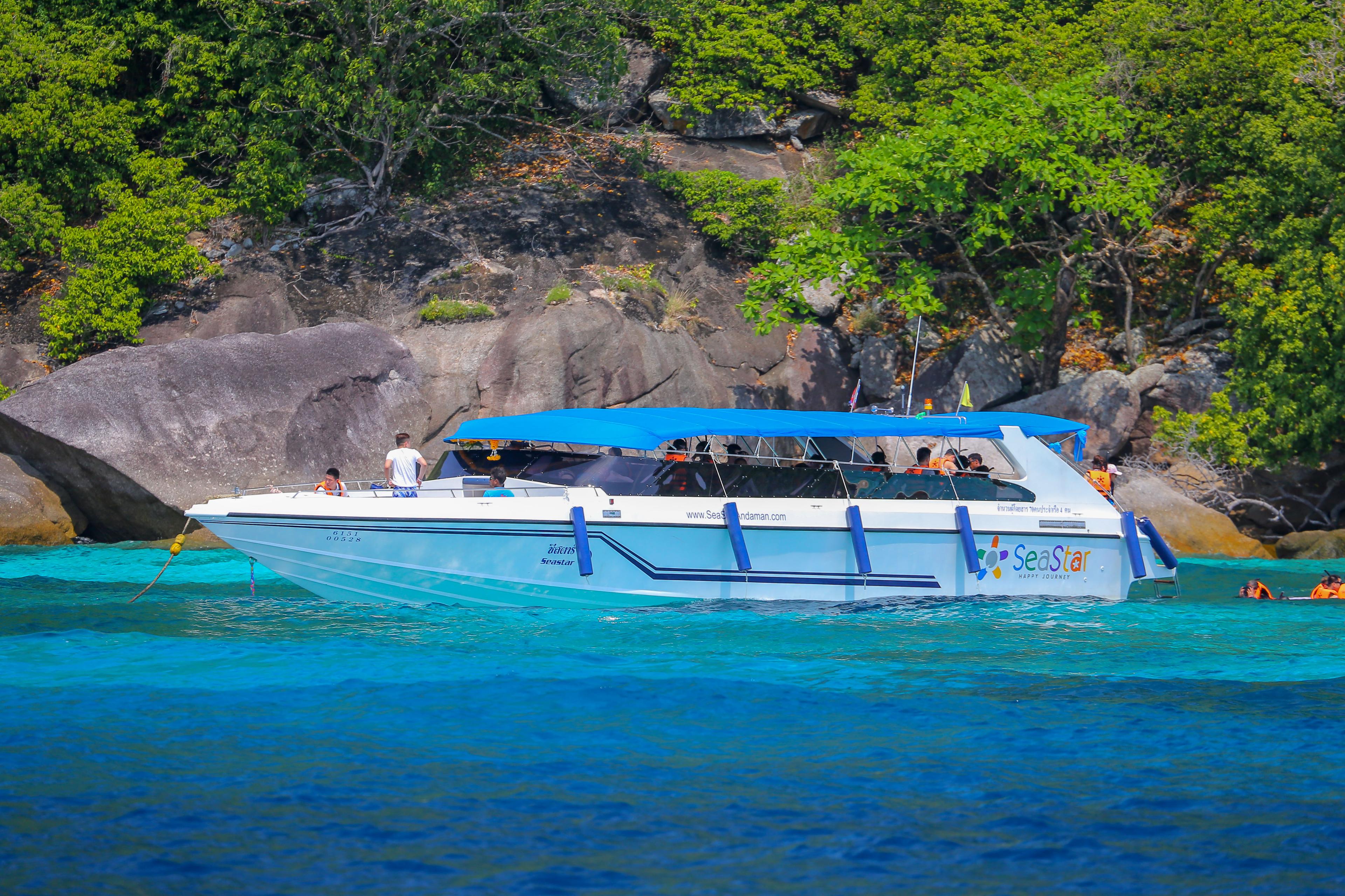 Speedboat 3 Engines by Seastar-undefined