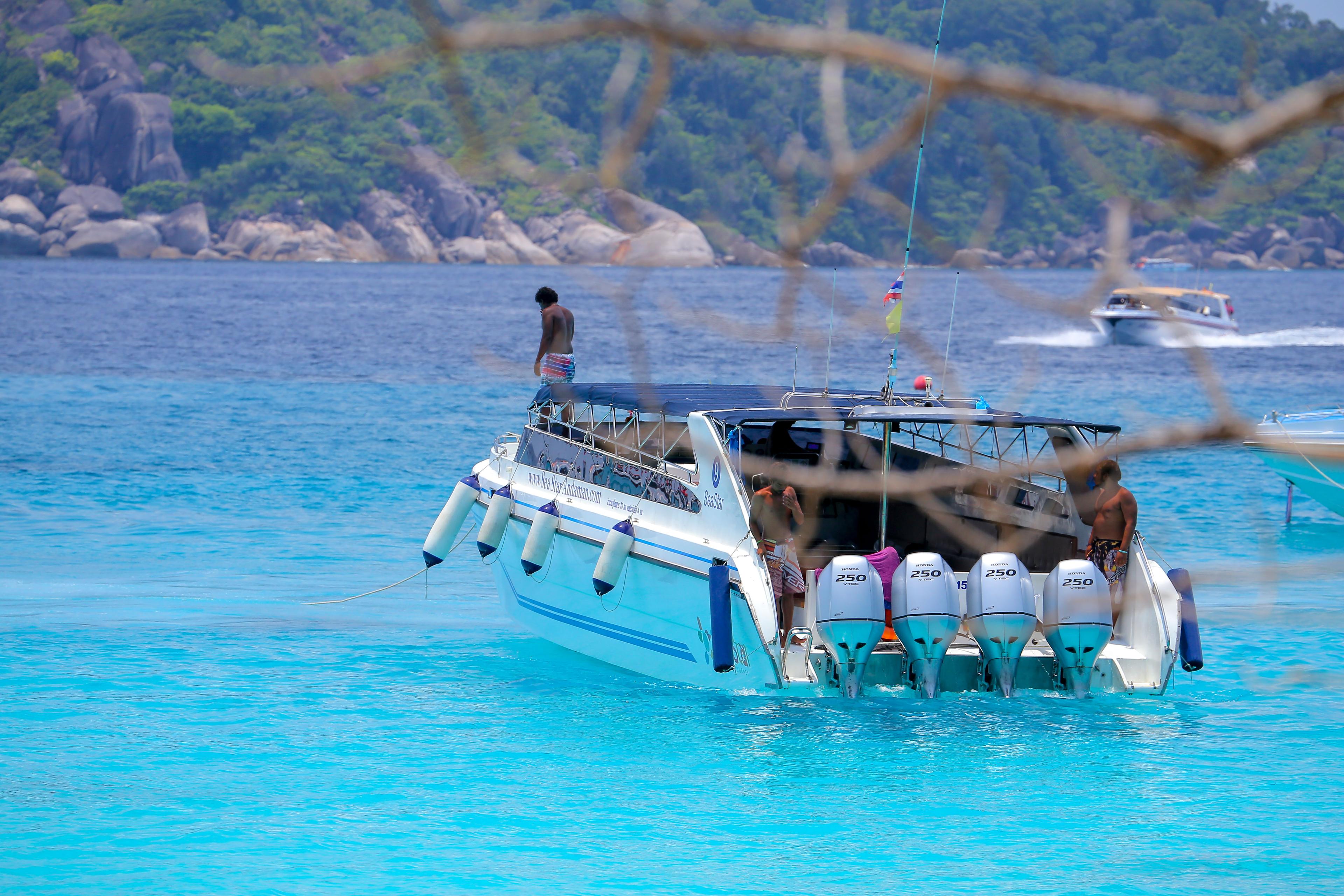 Speedboat 4 Engines by Seastar-undefined